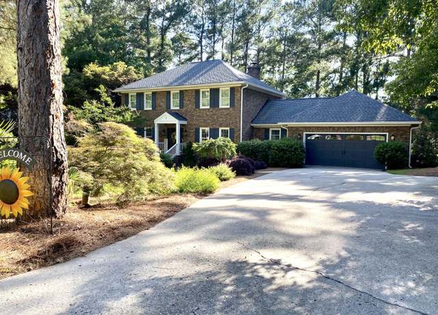 Property at 2 Pine Needle Cir, Aiken, SC 29803, 4 beds, 2.5 baths