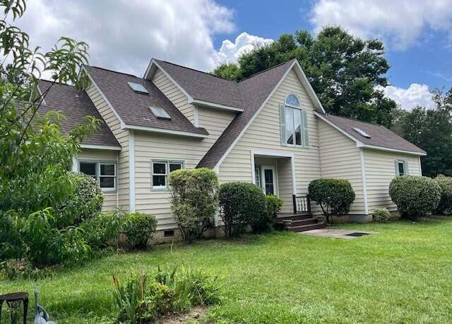 Property at 33 Old Paddock Ln, Aiken, SC 29803, 3 beds, 2 baths