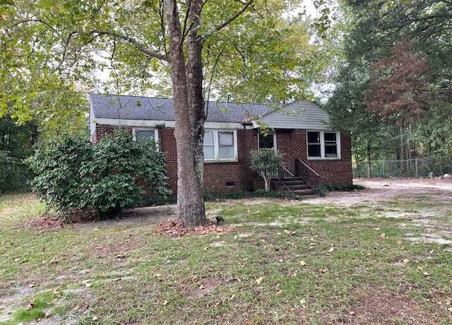 Property at 38 Hillsboro St, Aiken, SC 29801, 4 beds, 2 baths