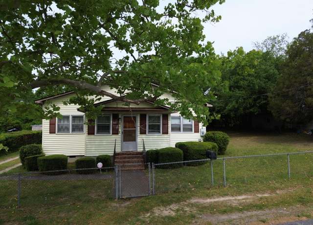 Property at 431 Greenville St NW, Aiken, SC 29801, 3 beds, 2 baths
