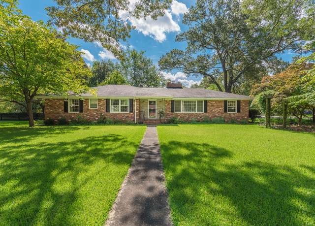 Property at 946 Magnolia St SE, Aiken, SC 29801, 4 beds, 2.5 baths