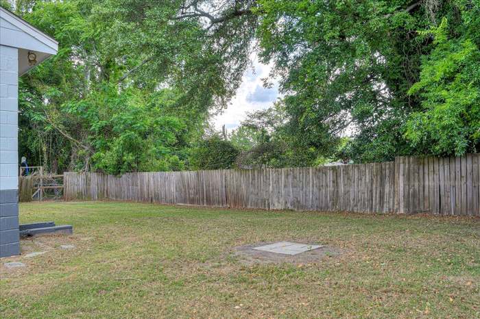 Westmont, Fencing Installation