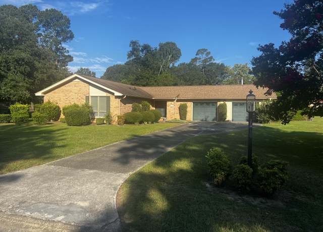 Property at 1082 Sweetbriar Dr, Sumter, SC 29154, 3 beds, 2.5 baths