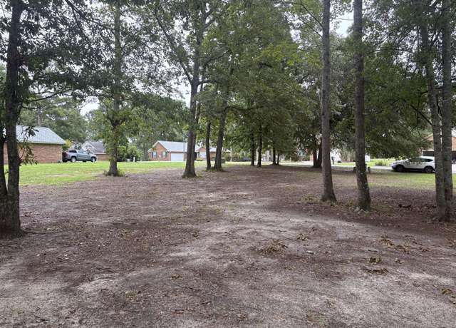 Property at 821 Bentwood Cir, Manning, SC 29102