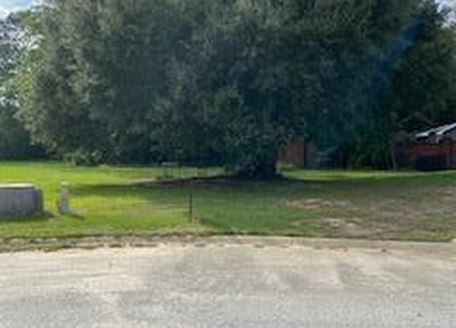 Property at 20 Saresden Cv, Sumter, SC 29150