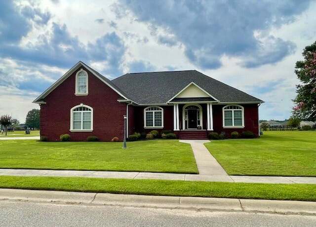 Property at 10 Currituck Ct, Sumter, SC 29153, 3 beds, 3 baths