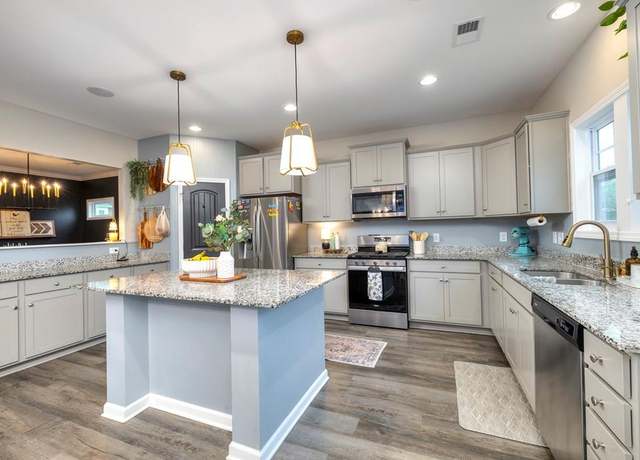 Property at 440 Chesapeake Dr, Sumter, SC 29154, 5 beds, 3.5 baths
