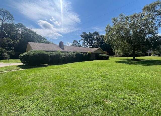 Property at 879 Twin Lakes Dr, Sumter, SC 29154, 3 beds, 2 baths