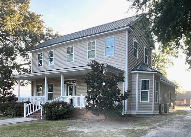 Property at 201 N Church St, Manning, SC 29102, 4 beds, 2.5 baths