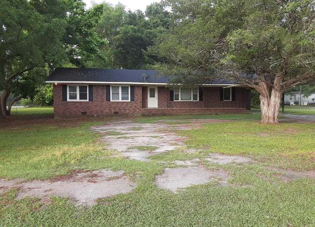 Property at 557 Hesseman Ave, Holly Hill, SC 29059, 3 beds, 2.5 baths