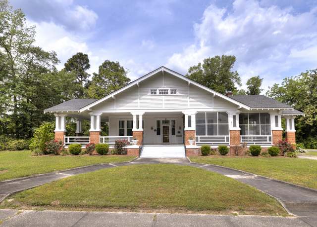 Property at 124 Singletary Ave, Lake City, SC 29560, 5 beds, 3.5 baths