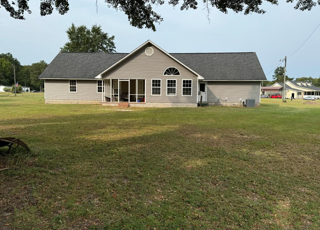 Property at 4550 Pond Loop Rd, Sumter, SC 29154, 4 beds, 2.5 baths