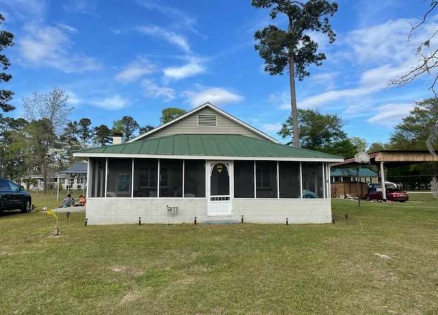 Property at 1605 Lesesne Dr, Manning, SC 29102, 3 beds, 1 bath