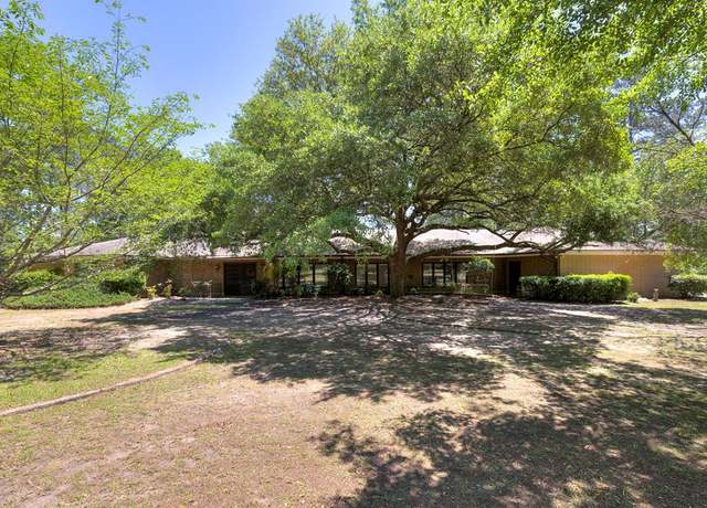 Property at 2225 Marwood Dr, Sumter, SC 29150, 4 beds, 4.5 baths