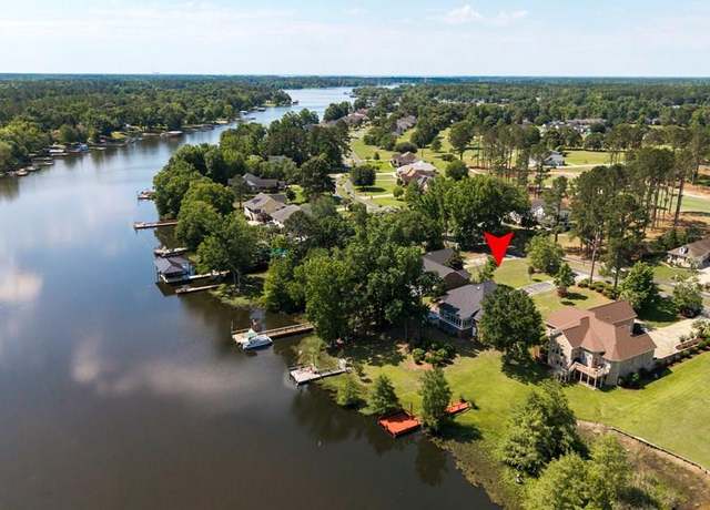Property at 240 Plantation Dr, Manning, SC 29102, 3 beds, 2.5 baths