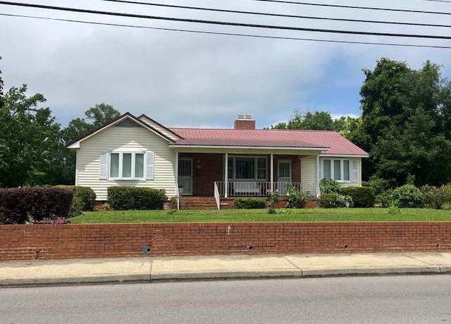 Property at 409 W Boyce St, Manning, SC 29102, 3 beds, 2.5 baths