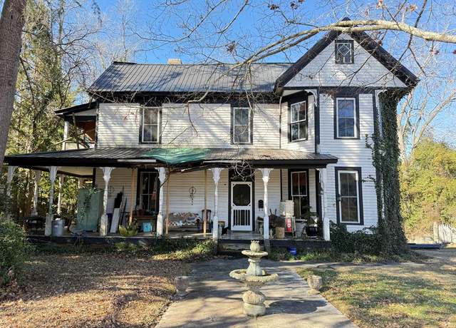 Property at 205 Greenville St, Abbeville, SC 29620, 4 beds, 1.5 baths