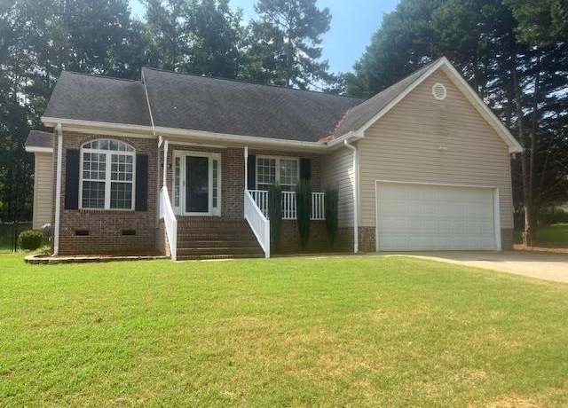 Property at 206 Oak Ridge Dr, Greenwood, SC 29649, 3 beds, 2 baths