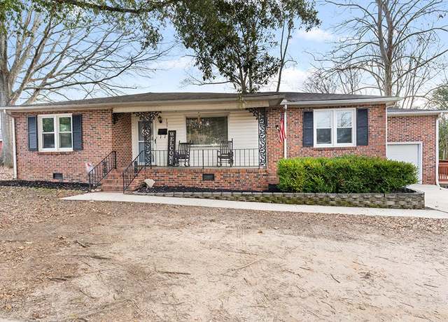 Property at 505 W Cambridge Ave, Greenwood, SC 29646, 3 beds, 2 baths