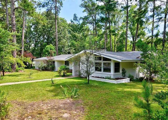 Property at 124 Sherwood Ln, Greenwood, SC 29649, 4 beds, 3 baths