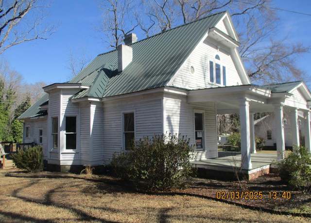 Property at 426 N Shirley Ave, Honea Path, SC 29654, 3 beds, 2.5 baths