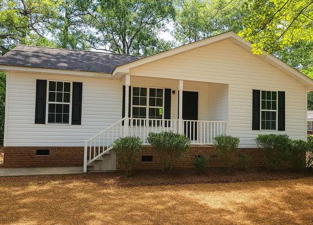 Property at 105 Foster Ave, Greenwood, SC 29646, 3 beds, 2 baths