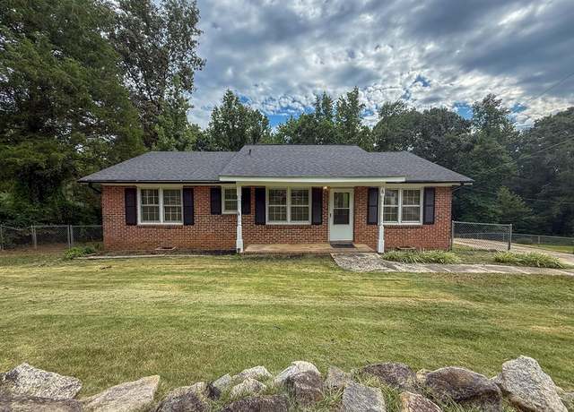 Property at 6 Dogwood Ln, Ware Shoals, SC 29692, 3 beds, 1.5 baths