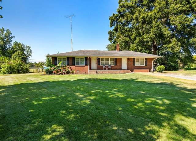 Property at 423 Dogwood Dr, Greenwood, SC 29646, 3 beds, 1 bath