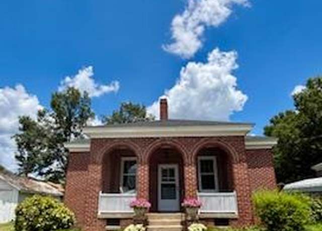 Property at 403 Hunter St, Greenwood, SC 29646, 2 beds, 1 bath