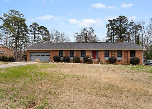 Property at 410 Colonial Dr, Greenwood, SC 29649, 4 beds, 2 baths