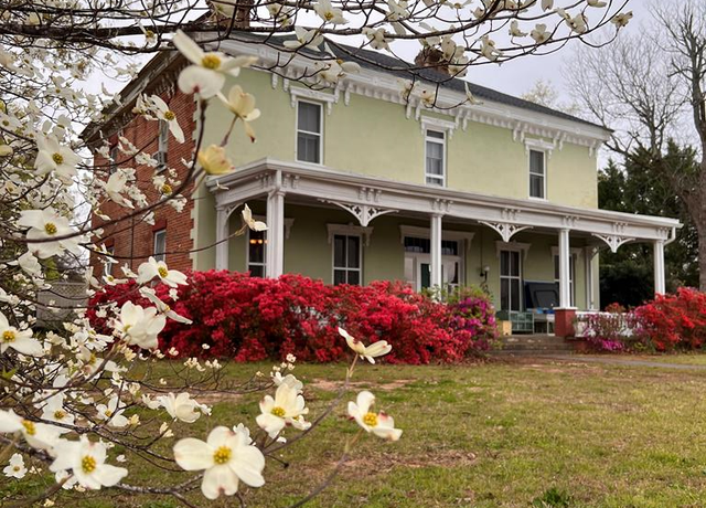 Property at 118 118 West Main St Ninety Six, Ninety Six, SC 29666, 4 beds, 1.5 baths
