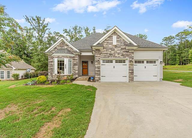 Property at 102 King Cir, Greenwood, SC 29649, 3 beds, 2 baths