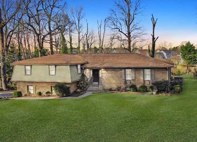 Property at 132 Crescent Rd, Greenwood, SC 29649, 3 beds, 2.5 baths