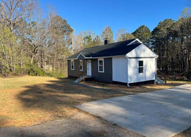 Property at 206 Woodlawn Rd, Greenwood, SC 29646, 3 beds, 2 baths