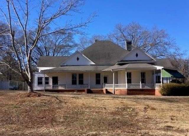 Property at 412 S Cambridge St, Ninety Six, SC 29666, 3 beds, 3.5 baths