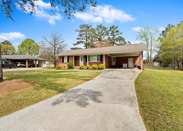 Property at 114 Manning Rd, Greenwood, SC 29649, 3 beds, 2 baths