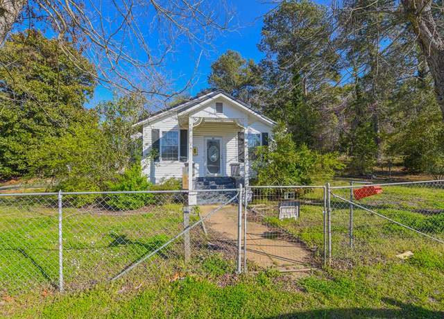 Property at 109 S Butler Ave, Calhoun Falls, SC 29628, 3 beds, 1.5 baths