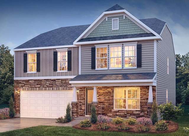 Property at 107 Depot Cir, Greenwood, SC 29646, 4 beds, 2.5 baths