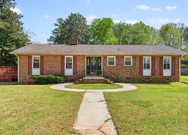 Property at 123 Pine Cir, Greenwood, SC 29649, 3 beds, 2 baths
