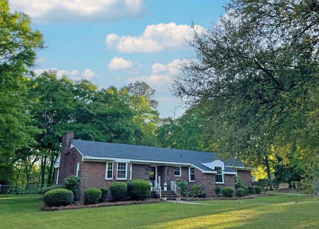 Property at 303 W Farley Ave, Laurens, SC 29360, 3 beds, 2 baths