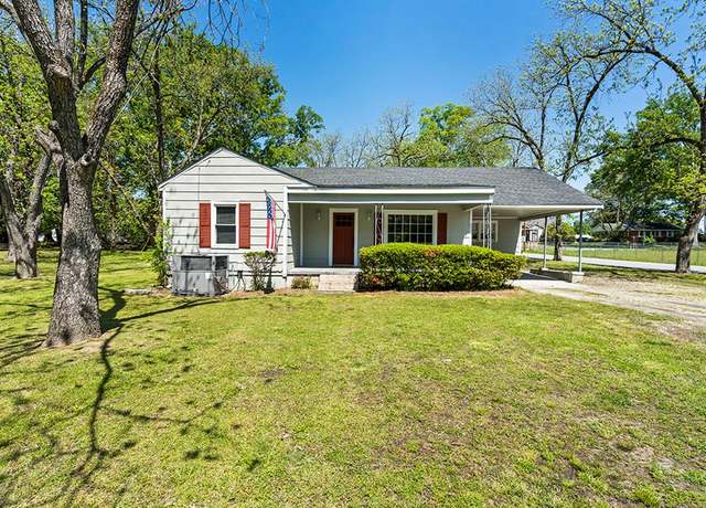Property at 202 Sample Rd, Greenwood, SC 29649, 4 beds, 3 baths
