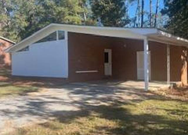 Property at 108 Northgate St, Greenwood, SC 29649, 3 beds, 2 baths