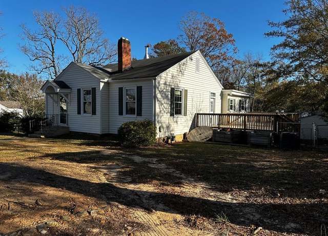 Property at 230 Laurel Ave, Greenwood, SC 29649, 3 beds, 2 baths