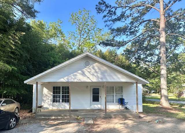 Property at 501 S Cherry St, Mccormick, SC 29835, 3 beds, 1 bath