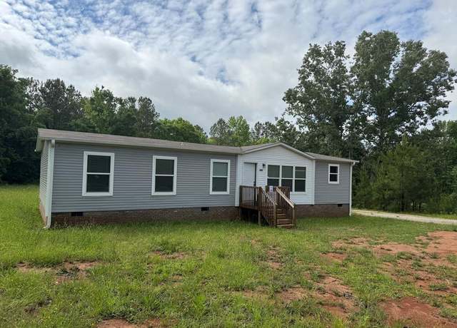 Property at 305 Suburban Dr, Greenwood, SC 29646, 3 beds, 2 baths