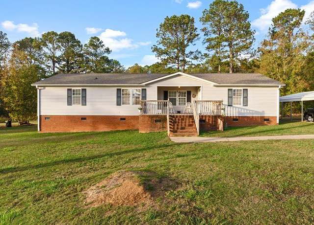 Property at 214 Suburban Dr, Greenwood, SC 29646, 3 beds, 2 baths