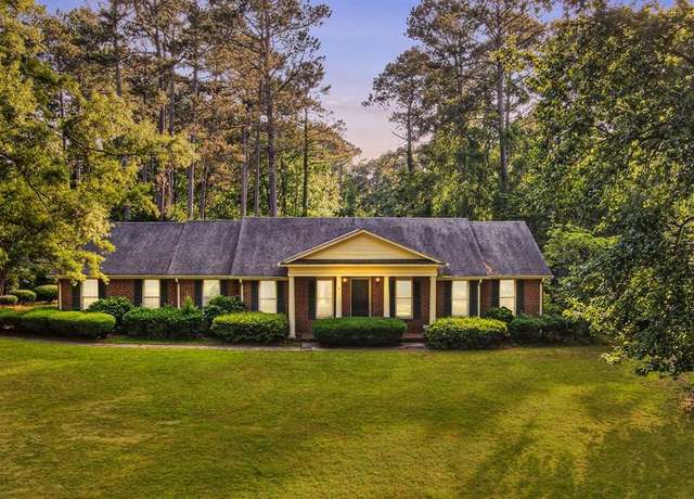 Property at 320 Gatewood Dr, Greenwood, SC 29646, 3 beds, 2 baths