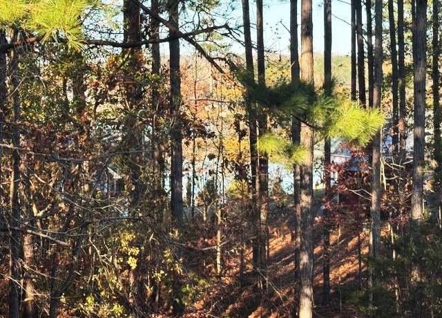 Property at 820 Eagles Harbor Dr, Hodges, SC 29653
