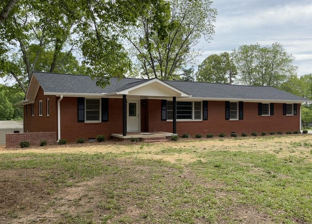 Property at 7 Higgins Dr, Ware Shoals, SC 29692, 5 beds, 3.5 baths