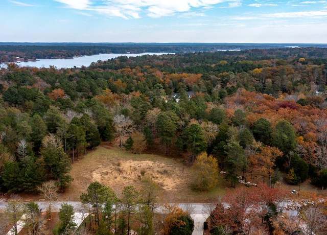 Property at 371 Abercrombie Pt, Greenwood, SC 29649